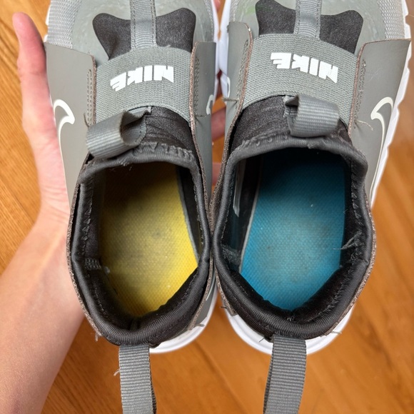 Nike Flex Runner 2 Slip-On Running Sneakers flat Gray white Shoes Boys Size 6 - Picture 7 of 13